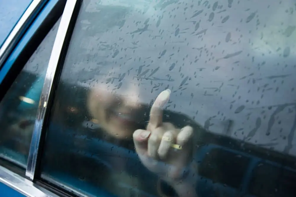 Cómo Quitar Rayones del Vidrio del Auto - Cómo arreglar un vidrio rayado del coche vidrio rayado auto - Cómo arreglar un vidrio rayado del coche
