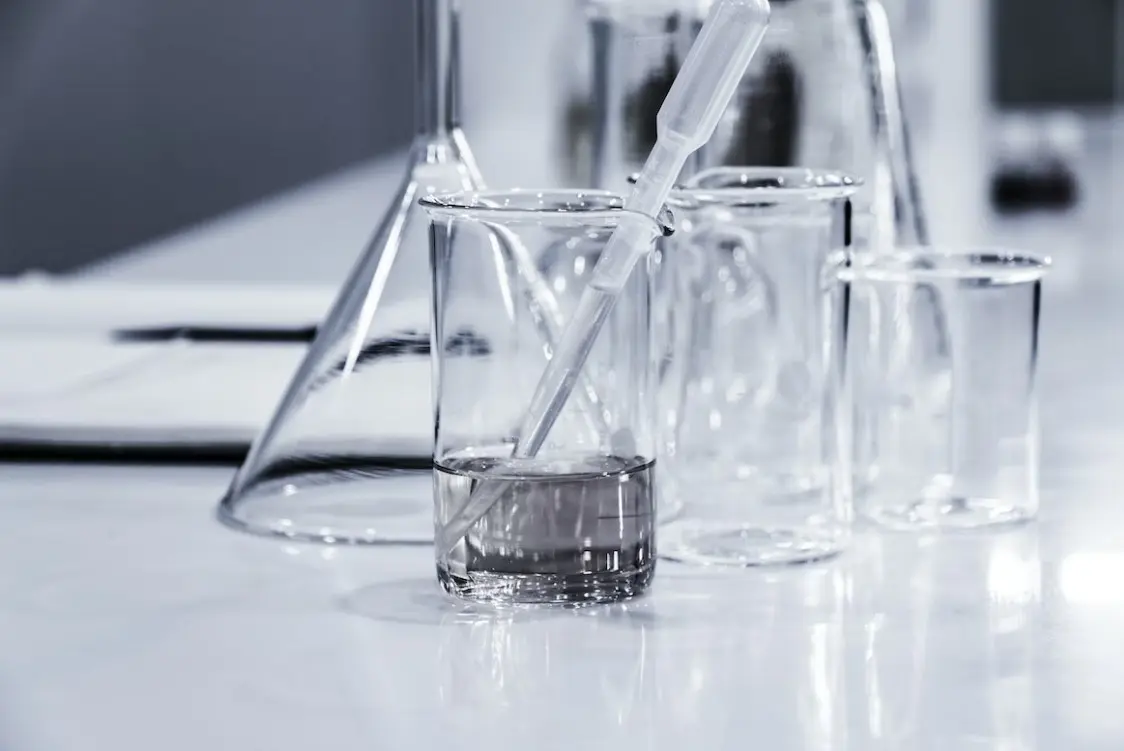 manejo de material de vidrio en el laboratorio - Cómo manipular el vidrio en un laboratorio
