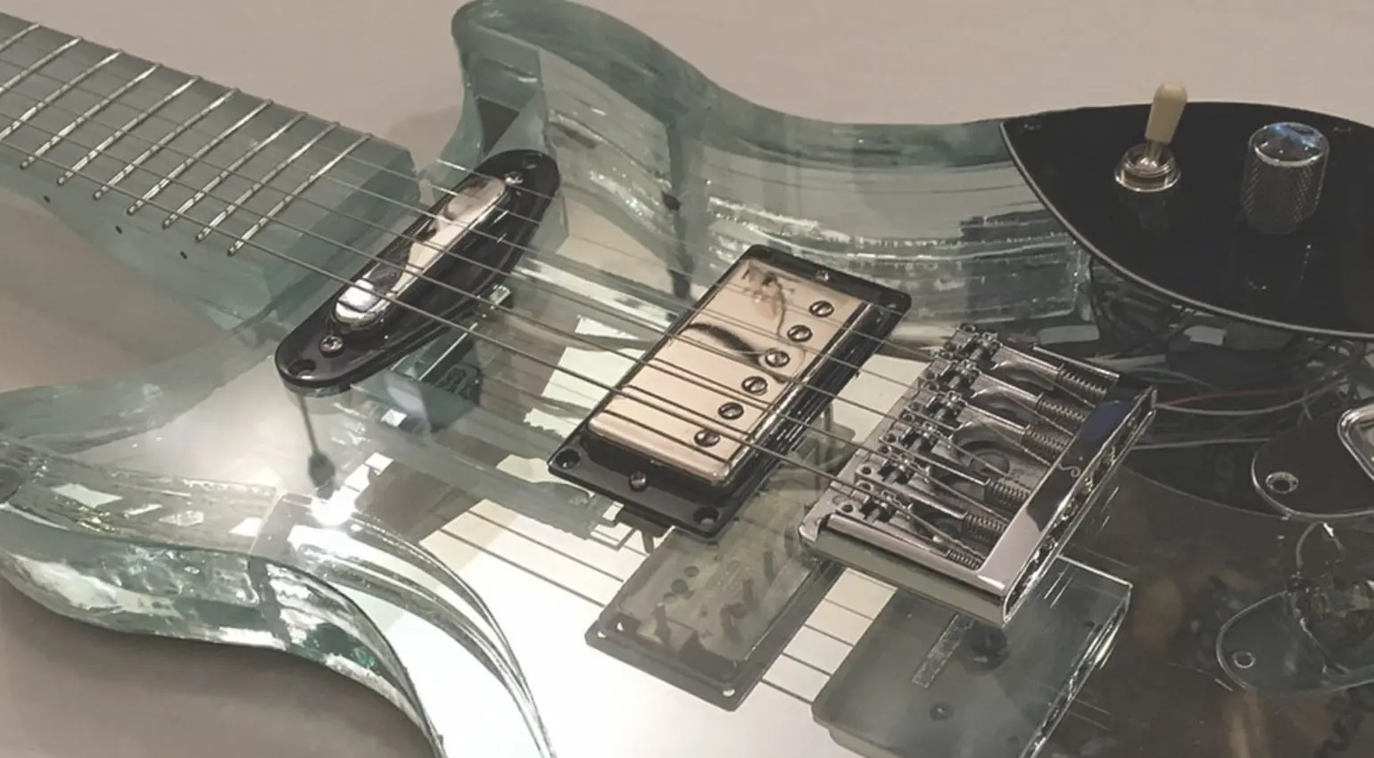 guitarra electrica de vidrio - Cómo se llama la guitarra de Eric Clapton