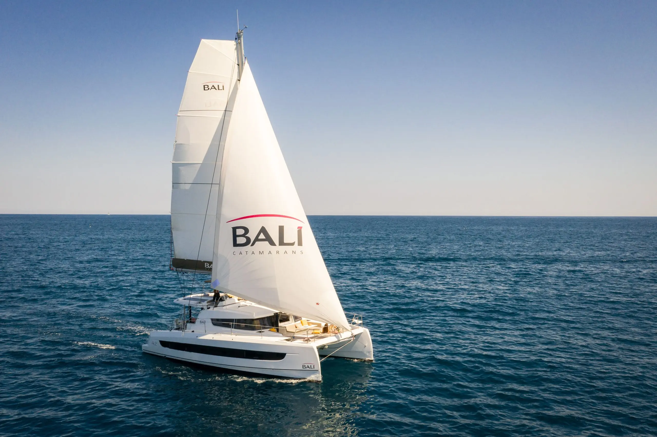 como construir un catamaran de fibra de vidrio - Cuál es la diferencia entre un catamarán y un yate
