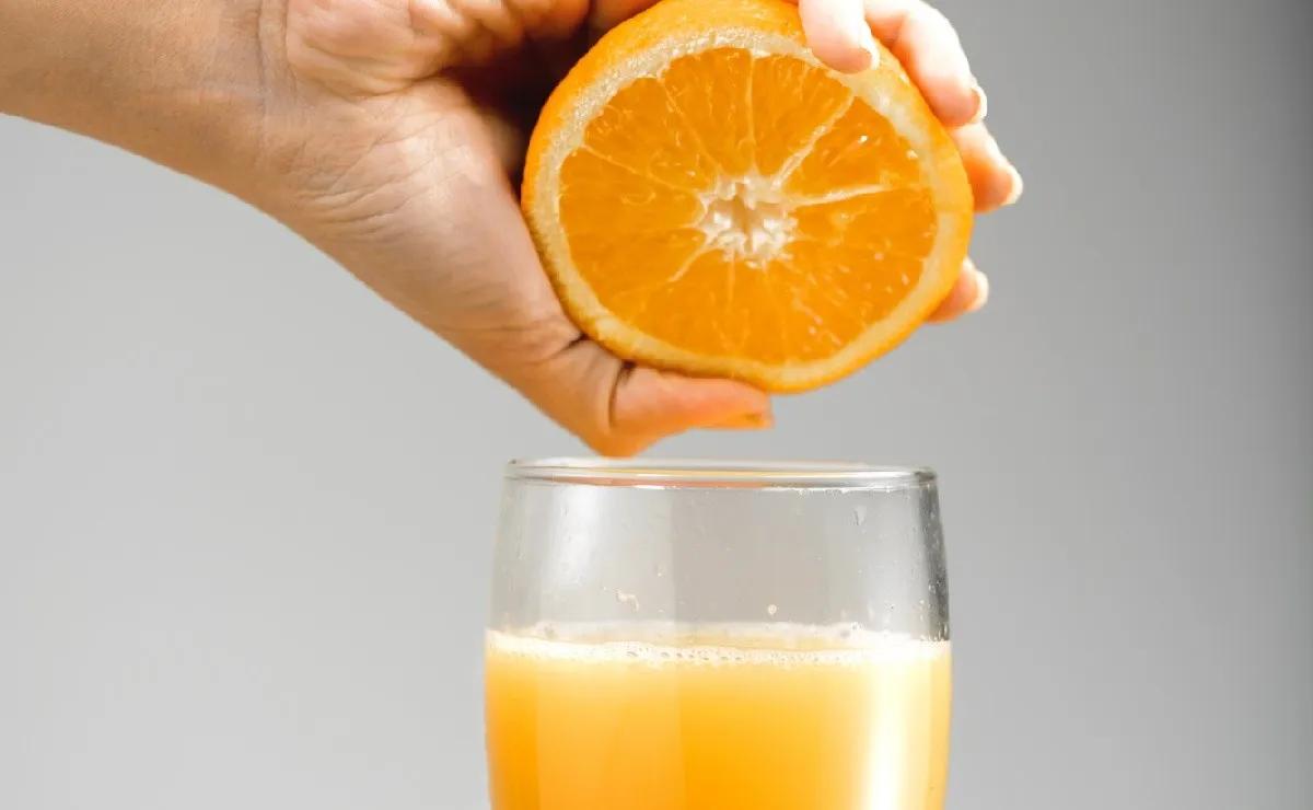 jugo de naranja en botella de vidrio - Cuál es la mejor marca de jugo de naranja