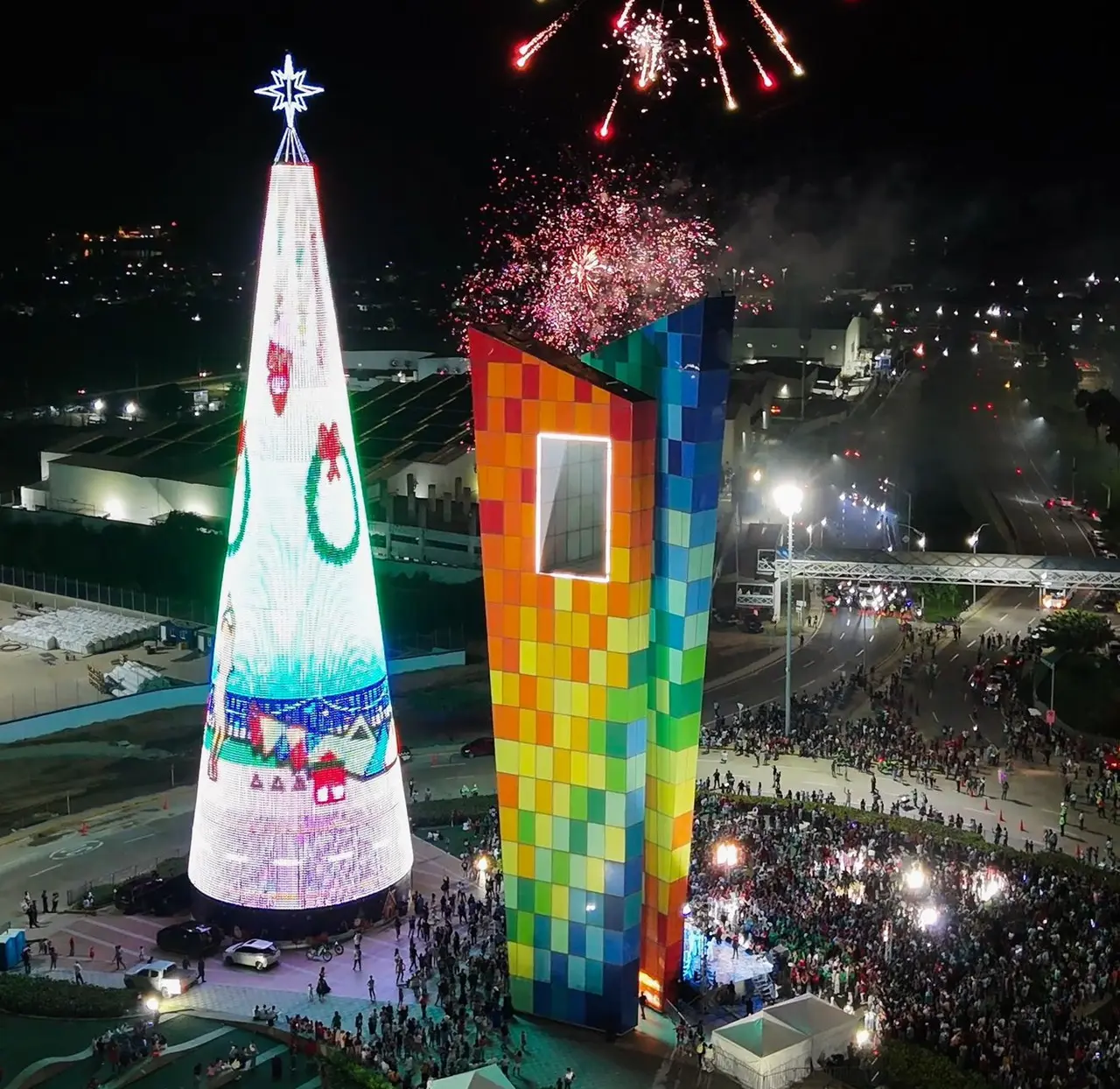arbol de vidrio - Cuánto mide el árbol de Navidad de la ventana al mundo