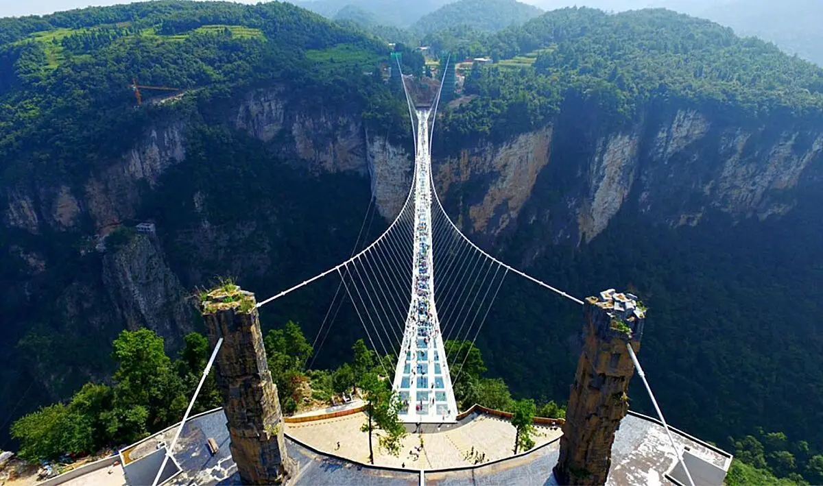 Puentes de Vidrio: Emoción y 'Broma' en las Alturas - Guía Completa 2023 - Dónde está el puente de cristal más grande del mundo puente de vidrio en china broma - Dónde está el puente de cristal más grande del mundo