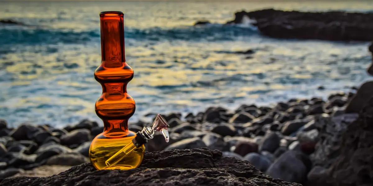 como limpiar un bong de vidrio facil - El vinagre limpiará un bong