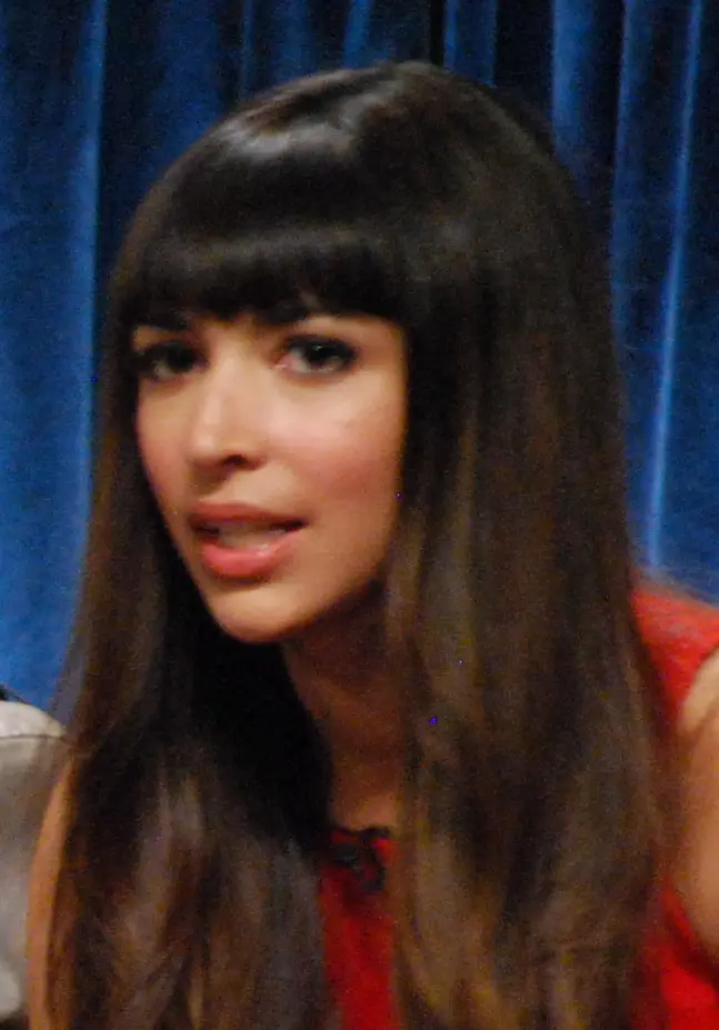 hannah simone ojo de vidrio - Hannah Simone es modelo