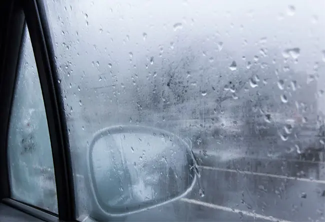 porque se empañan los vidrios del auto cuando llueve - Por qué se me empaña el parabrisas cuando llueve