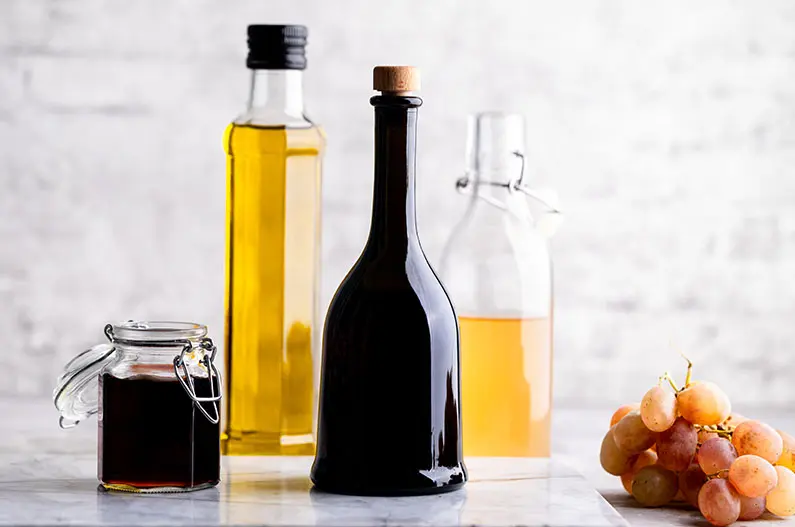 vinagre blanco en botella de vidrio - Qué diferencia hay entre vinagre blanco y vinagre de vino blanco