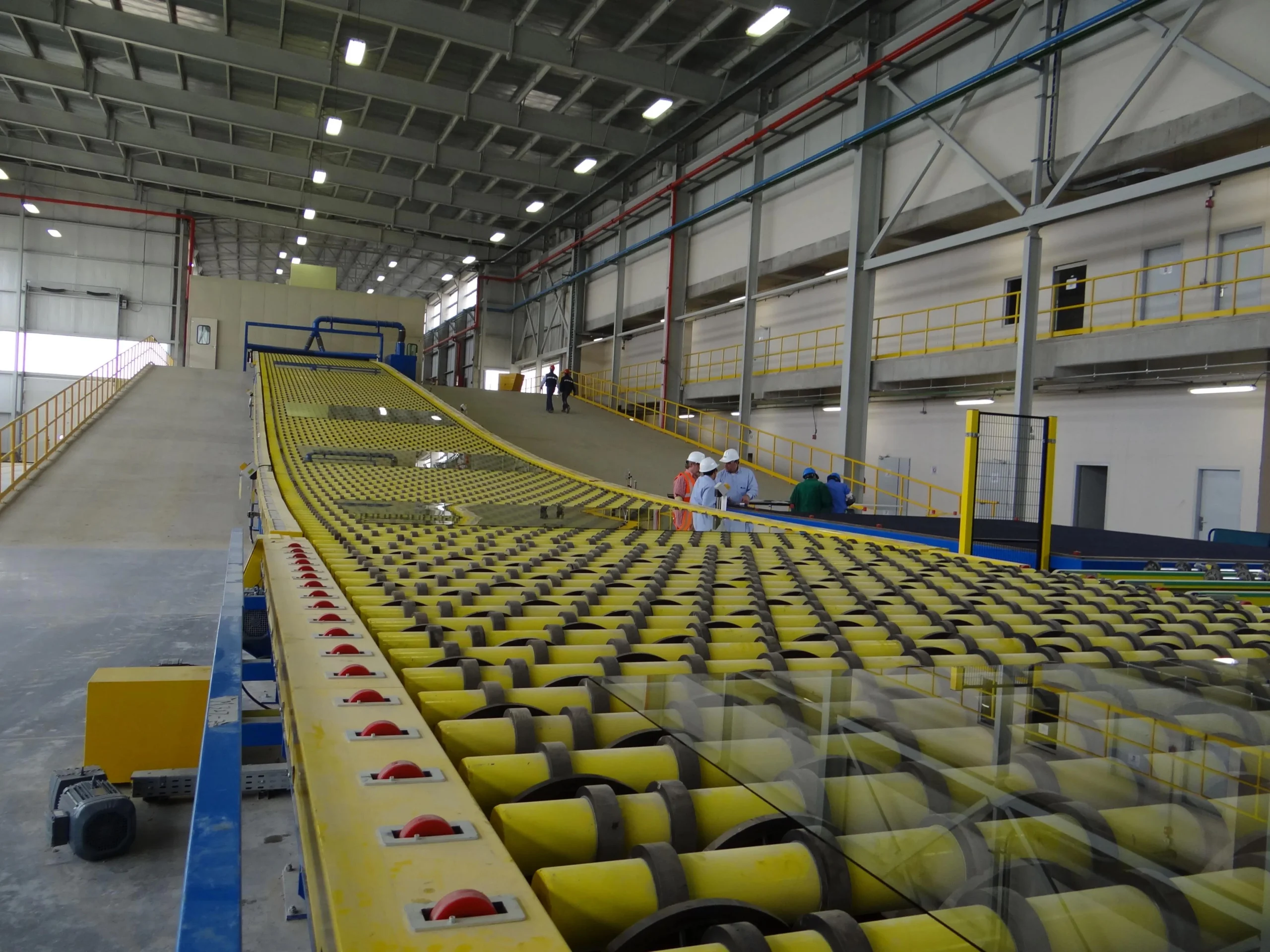 fabricas de vidrio en colombia - Qué fabrican en Tecnoglass