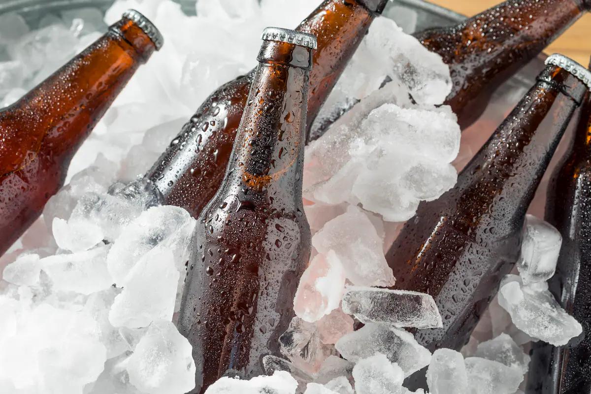 como descongelar una cerveza de vidrio - Qué hacer si se congela una botella de cerveza
